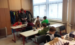 Arbiter/Organiser Balla,Attila setting the clocks